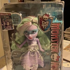 Monster High  haunted Twyla 2014 Doll with Mint Green Hair and Lavender Outfit